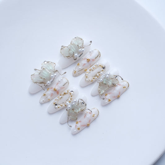 Opaline Glimmer