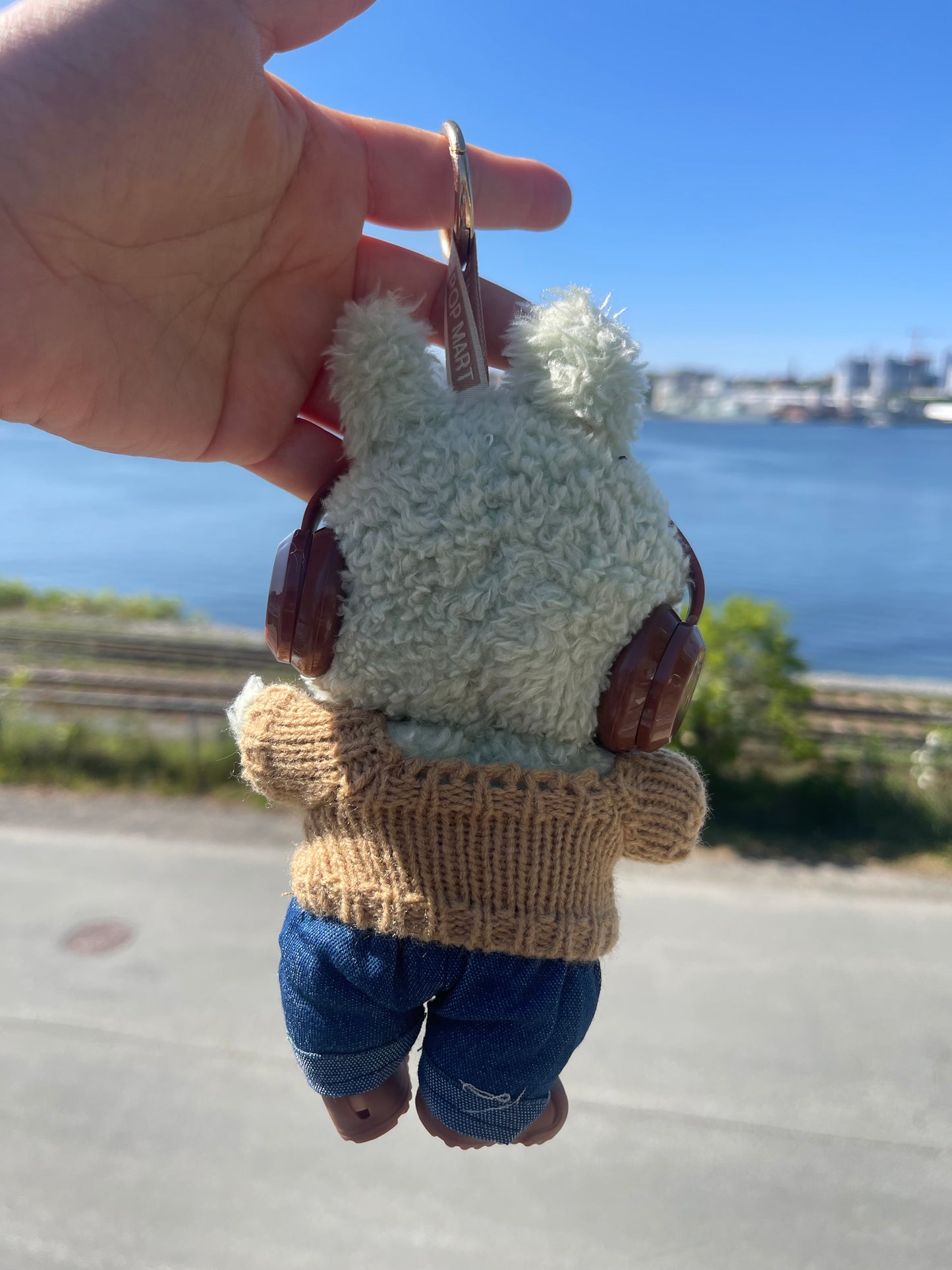 Brown Knit Sweater w Jeans, Headphones & Shoes